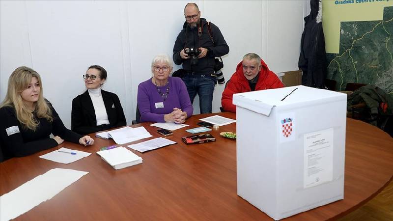 Hırvatistan’da halk cumhurbaşkanı seçiminin ikinci turu için sandık başında