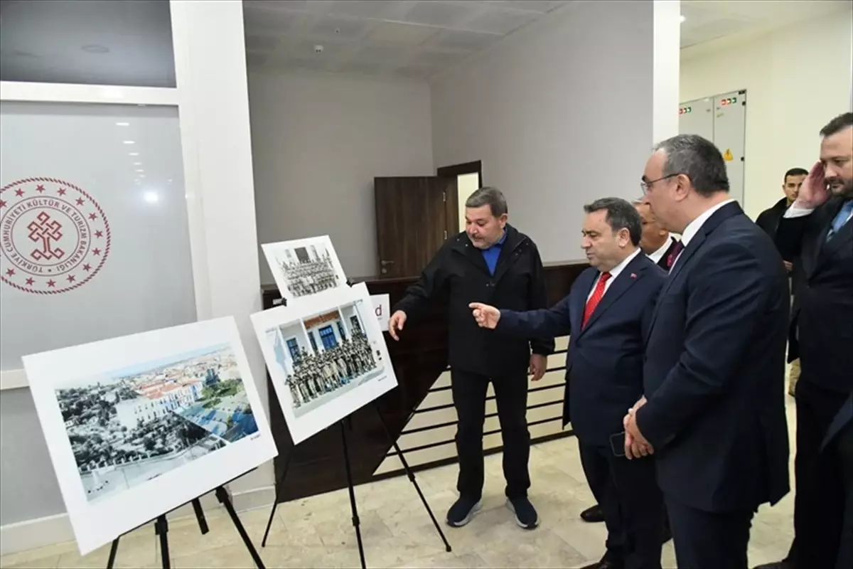 cumhuriyet bayraminda sergi acildi NVIESGlC.jpg