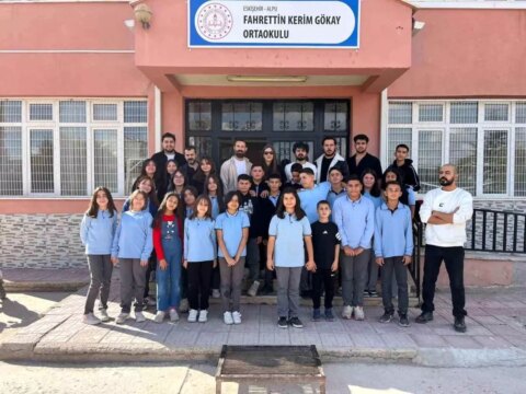 Eskişehir’de Öğrencilere Ücretsiz Tıraş Hizmeti Sağlandı eskisehirde ogrencilere ucretsiz tiras hizmeti saglandi DgWqbqBN.jpg