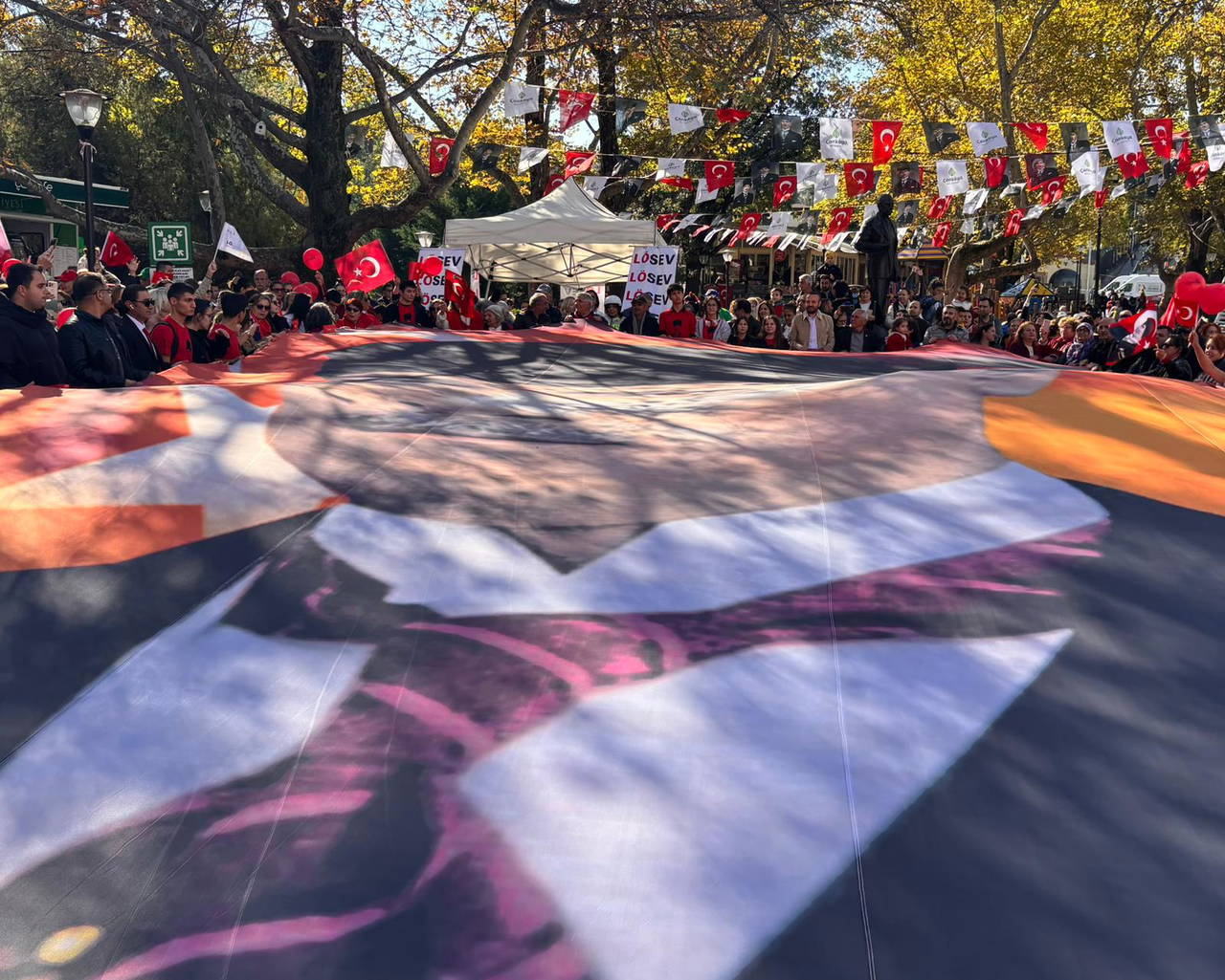 losev 9 ilde cumhuriyetin 102inci yilini kutladi hTONKfcj.jpg