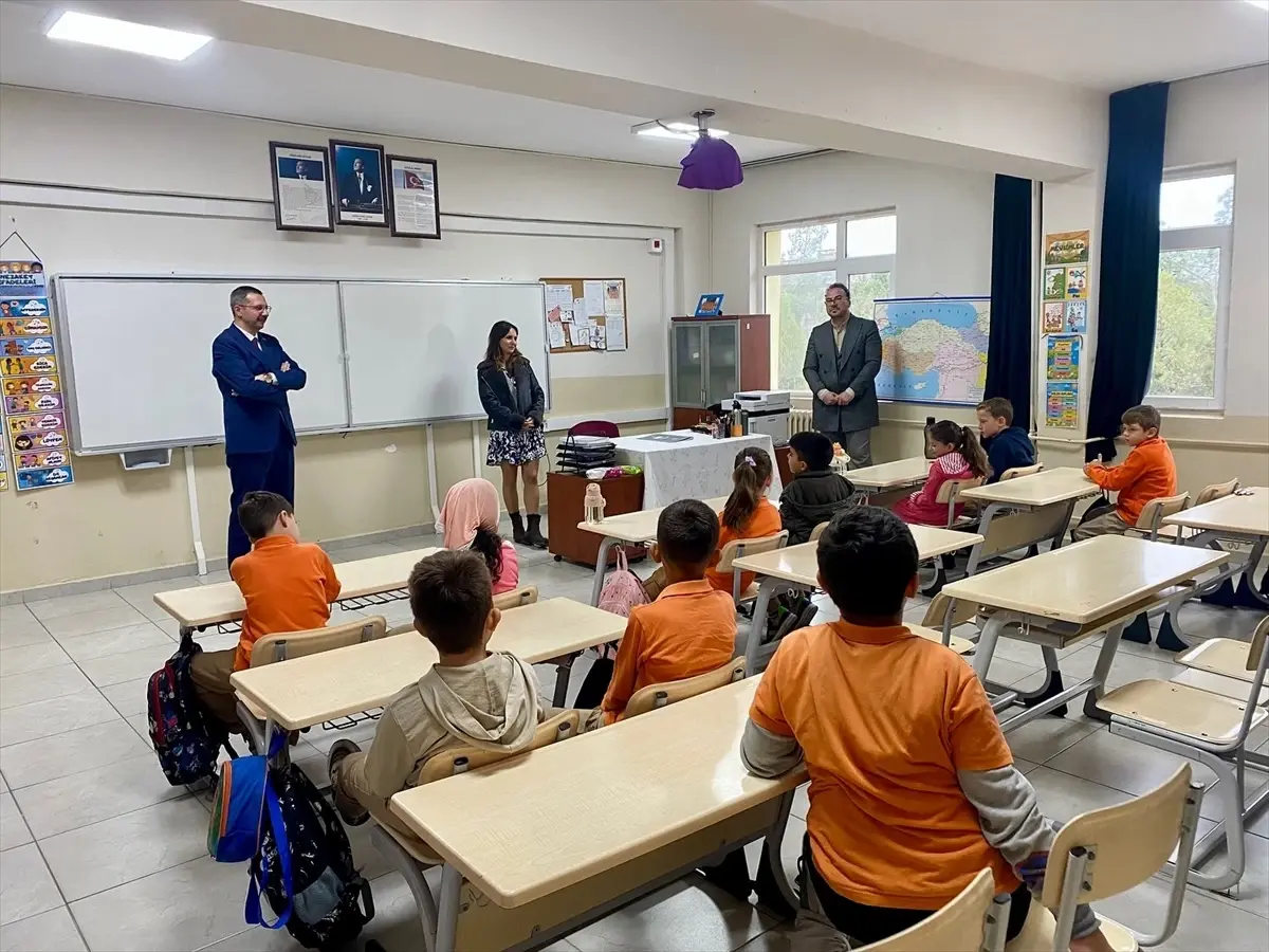 pinarhisar kaymakami enver ozderin ogrencilerle bulustu x7Qf8KJF.jpg