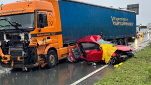 rizede katliam gibi kaza ayni otomobildeki 3 kisi oldu XLtcpH1r.jpg