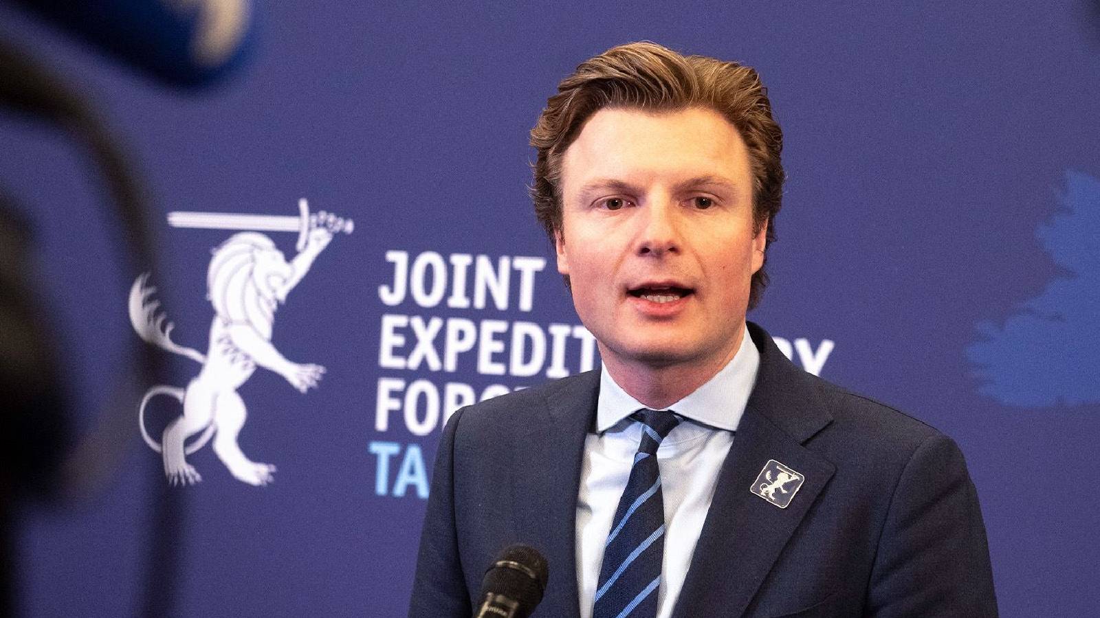 hollanda savunma bakani lubnan insani ve ekonomik alanlarda kapsamli destege ihtiyac duyuyor diyerek orduya 75 milyon dolarlik destek saglayacaklarini duyurdu mTIltlVr.jpg