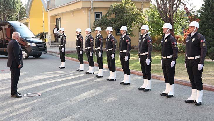 milli savunma bakani guler konyada incelemelerde bulundu sST5At51.jpg