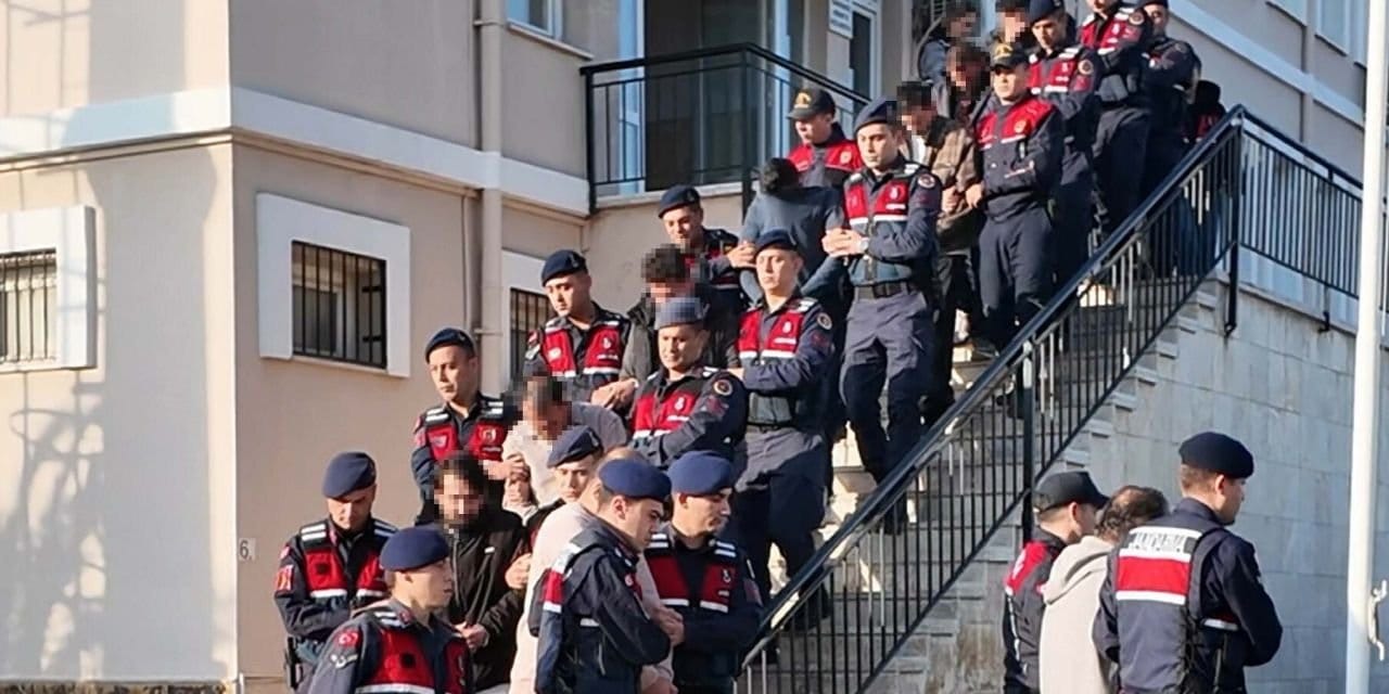 sahte borsa cetesine 7 ilde operasyon 457 milyon liralik vurgun BjmFmDdG.jpg