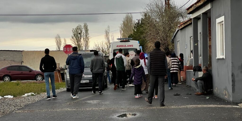 akrabalar-kavgasinda-kan-dokuldu-baba-ogul-yaralandi-ziKkd7DU