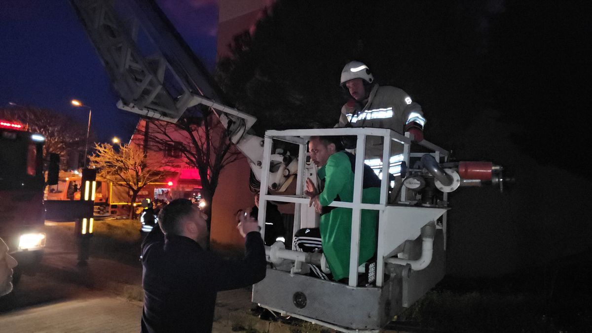 Edirne’de Dördüncü Kat Yangını: Mahsur Kalan Vatandaş Kurtarıldı