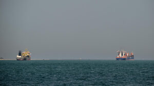 umman-denizinde-tansiyon-yukseldi-iran-konteyner-gemisine-ates-acti-kMaGVKC9