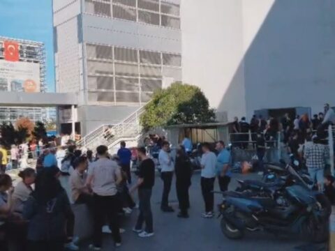 Pendik’teki Alışveriş Merkezinde Yangın: Acil Tahliye Gerçekleşti