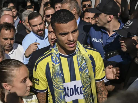 Fenerbahceden mason greenwood nathen ake ve vedat muriqi icin imza toreni O58Ir1MO